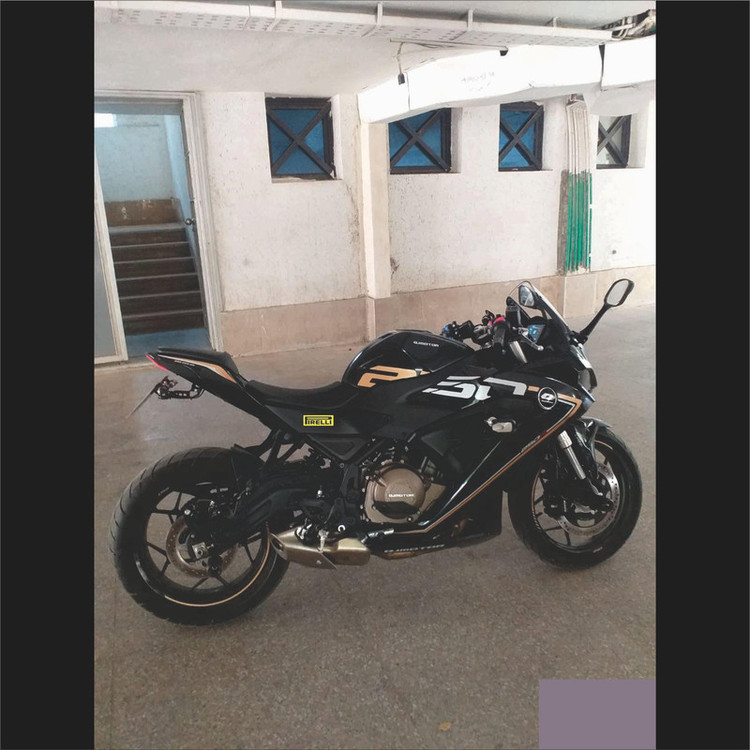 برچسب موتورسیکلت لیزارد مدل اسپورت طرح PIRELLI کد LZD-870 بسته دو عددی